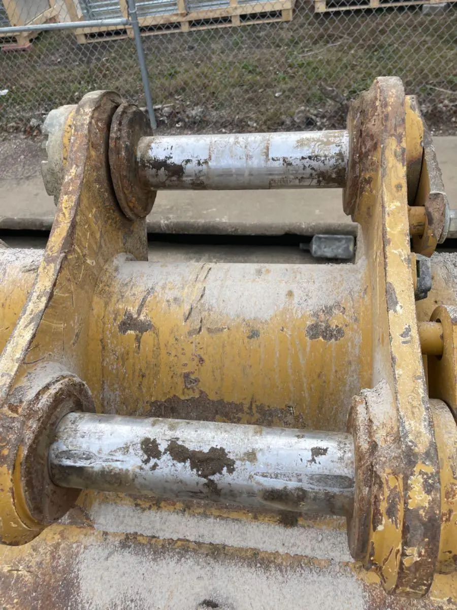 CAT 42" BUCKET FOR CB LINKAGE MACHINE BLH image 1