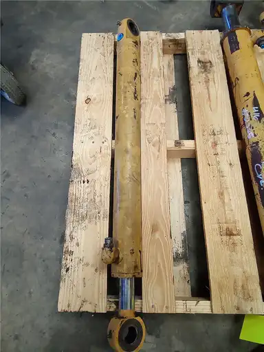 USED LIFT CYLINDER indicator image 1